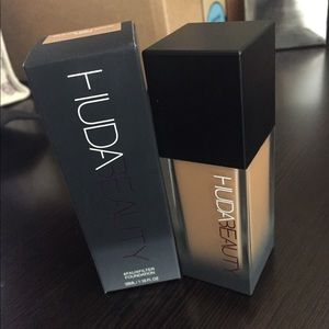 Huda Beauty Fauxfilter Foundation